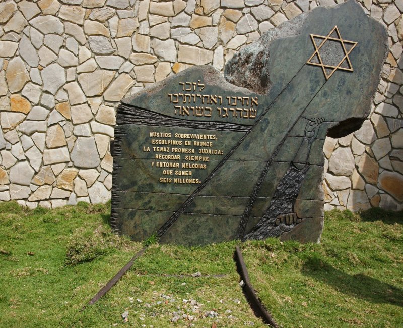 Holocaust Memorial Santa Clara Cuba.jpg