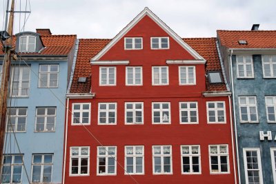 Red Building Nyhaven Copenhagen.jpg