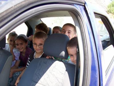 ingenious Romanian car seats for children:)