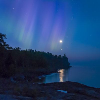 44.15 - Aurora And Moon Over Split Rock Lighthouse 