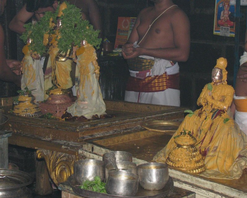 PugaiMazhisai Iyan with Perumal During Tirumanjanam.JPG