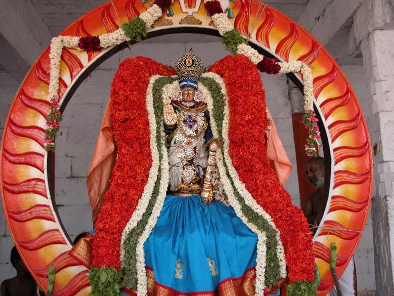 Thirukadalmallai-Ulaguiya nindra perumal on Surya Prabhai.JPG
