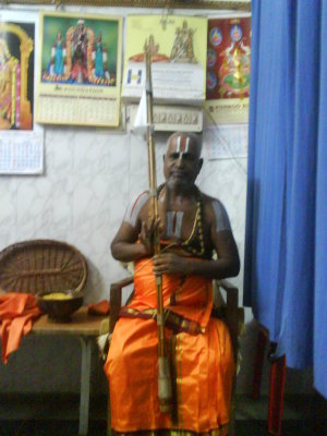 34 HH Tirumalai Tirupathi Thirunindravoor - Periya Kovil Kelvi Appan Satagopa Ramanuja Thiruvengada Jeeyar Swami.jpg