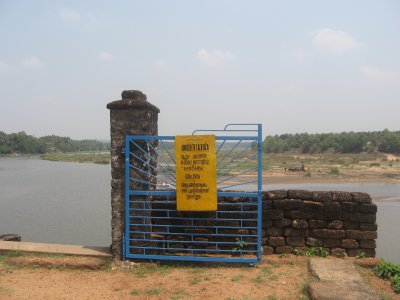 caution board at vithuvakOde.jpg