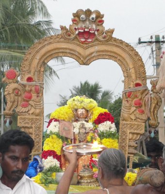 Tiruvandhikkaappu offered to Swami at the end of Purappadu.JPG