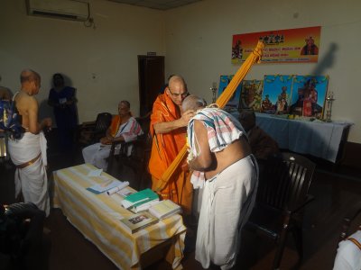 EmbAr jeeyar swami felicitating Sri Gopala Desikan Swamin..JPG