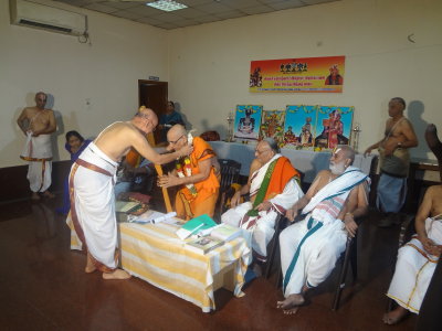 Sri KEB Rengarajan swami garlanding jeeyar swami.JPG