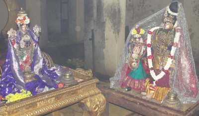 Sri Perumal & Parakaala Nayaki & Kumudavalli Naachiyaar.JPG