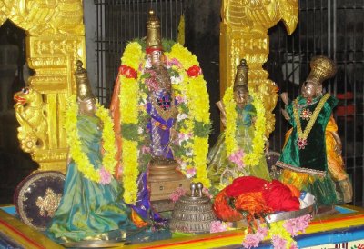 Sri Vaikunda Perumal with Soodikoduntha Naachiyaar.JPG