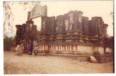 Vaiththa Maa nidhi perumal Mottai Gopuram.jpg