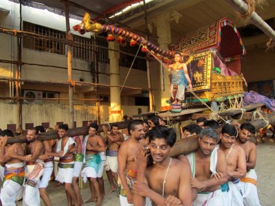 Thiruvallikeni Sri Parthasarathy Swamy @ Aalum Pallakku - Mattayadi - Theerthavari Uthsavam