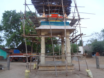 Vijay Dasam -ambu is fired from this naalu kaal mandapam by Sri Rajagopalan