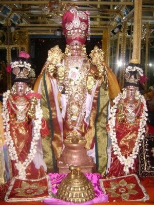  Kanchi Sri Velukkai Vaigasi Swathi ( Masa Thirunakshathiram)