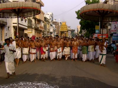 Goshti during Punnayakoti vimanam Purappadu.JPG