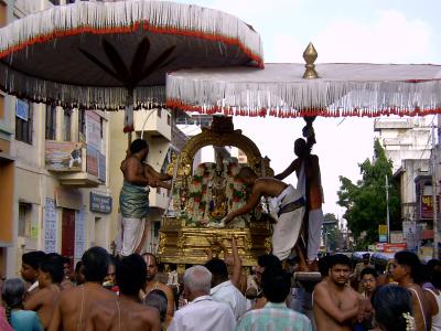 Parthasarathi purappadu on Dharmadipeedam.JPG