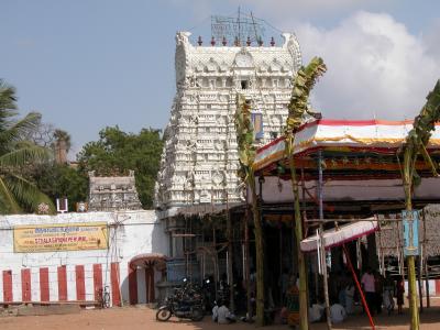 Thirukkadalmallai-Stalasyanapperumal kovil gopuram.JPG