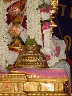 Namaazhwar in Sri Satagopan of Deivanayaka Perumal.JPG