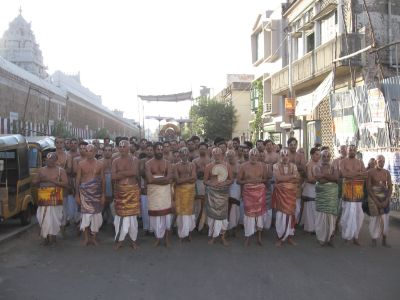 4th day Morning Arulicheyal goshti - Nan mugan thiruvandhadhi.JPG