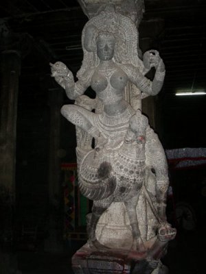 10-kannAdi arai mandapam at srivilliputhur with exquisite sculptures.jpg