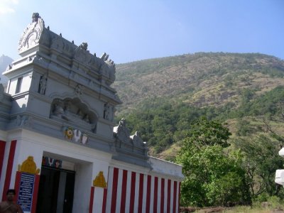 40-kattazhagar koil with the western ghats on the background.jpg