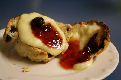 Baked brie with cranberry/apricot sauce