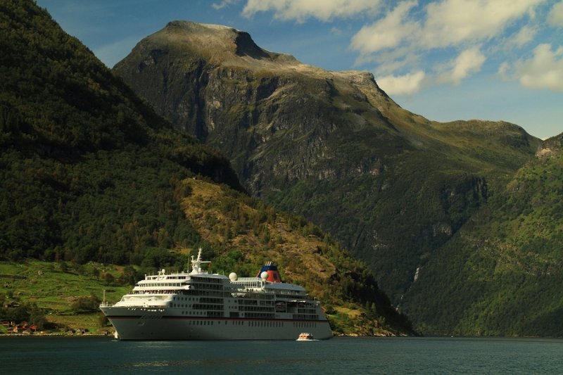 Liner Europa in Geirangerfjord