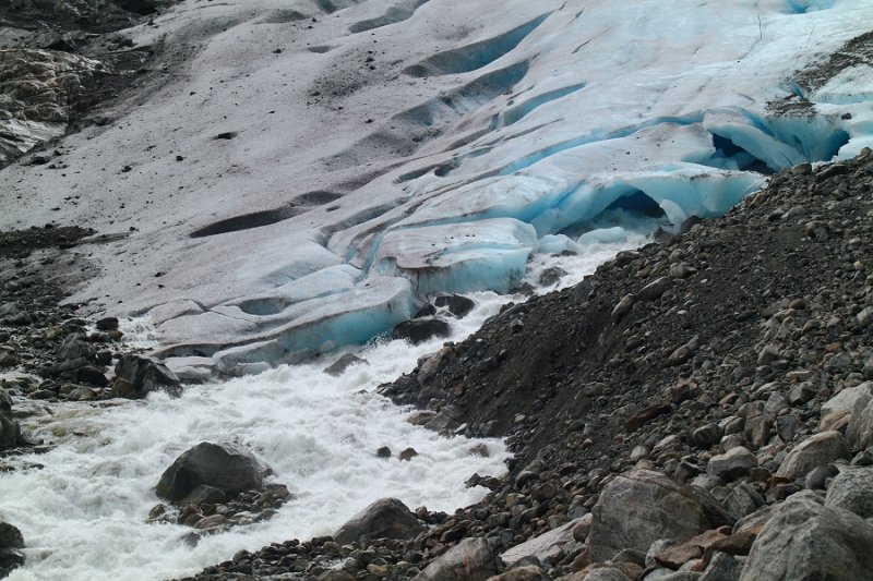 Bodal glacier - meltwater & moraine