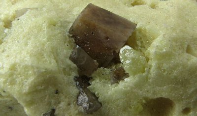 Anglesite in Sulfur Detail