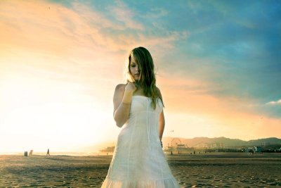 laura_at_santa_monica_beach_by_faithfulartist.jpg