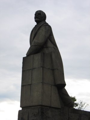 Lenin's noggin makes a good place for Pigeons to do their business