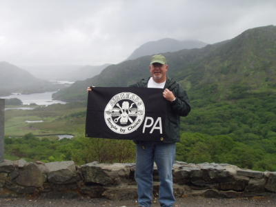 Searching in vain for old BMWs, David decides haul out the Airheads flag for a pic anyway