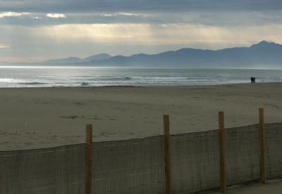 LA PLAGE ET LA MONTAGNE