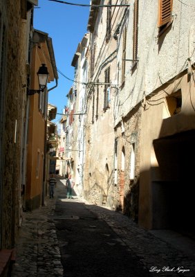 narrow street in Biot