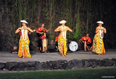 hula dancers