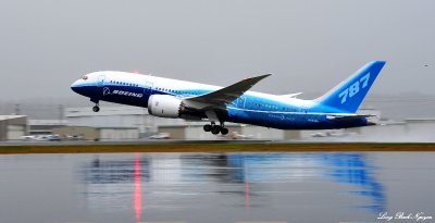 787 continues test flight