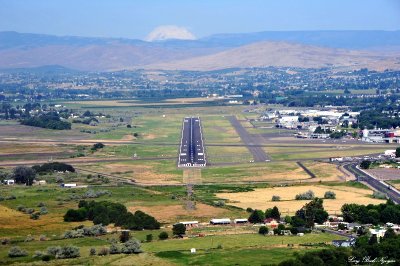Yakima Airport, Mount Rainier, Yakima ,Washington