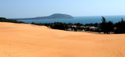 Mui Ne sand dune and bay