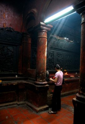 burning incenses at Jade Pagoda