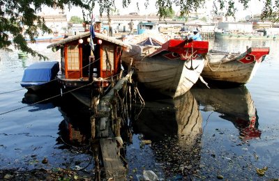 dinner boat and container boats