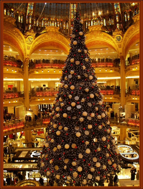 Gallerie Lafayettes 3 Story Christmas Tree
