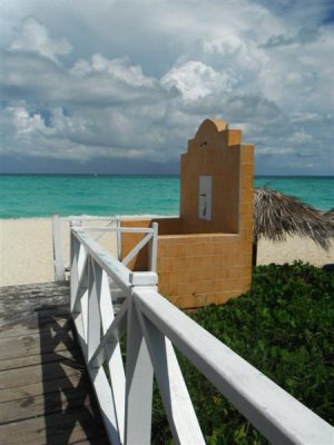 Outdoor shower / feet rinsing station