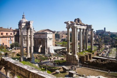 Triumphal Arch of Septimius Severus (to left) and Temple of Saturn (to right)