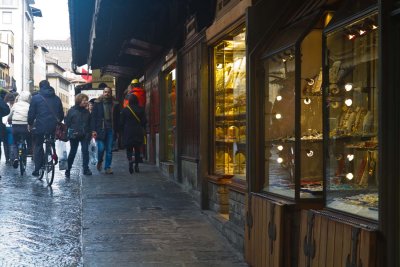 Shops on Ponte Vecchio, leading to the Pitti Palace
