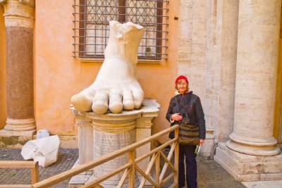 Colossus of Constantine body parts, Aggie shows scale