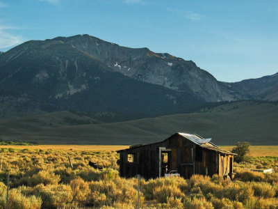 A lone settlement nearby June Lake IMG_4254.jpg