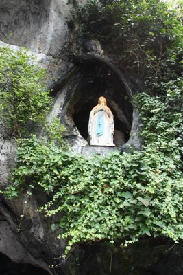 Fabisch's 1864 statue of Our Lady of Lourdes   IMG_0373.jpg