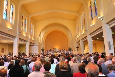 Church was full into isle ways  IMG_0744.jpg