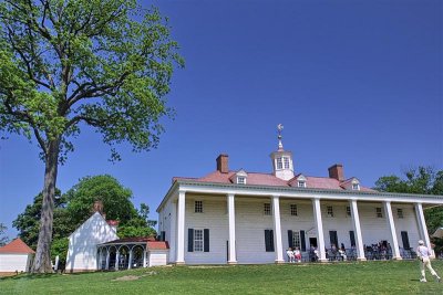 Back of the House overlooking Potomac IMG_0311.jpg