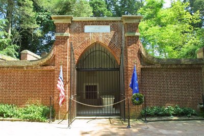 Tomb of the President & Martha  Washington IMG_0325.jpg