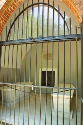 Inside the tomb....> IMG_0326.jpg
